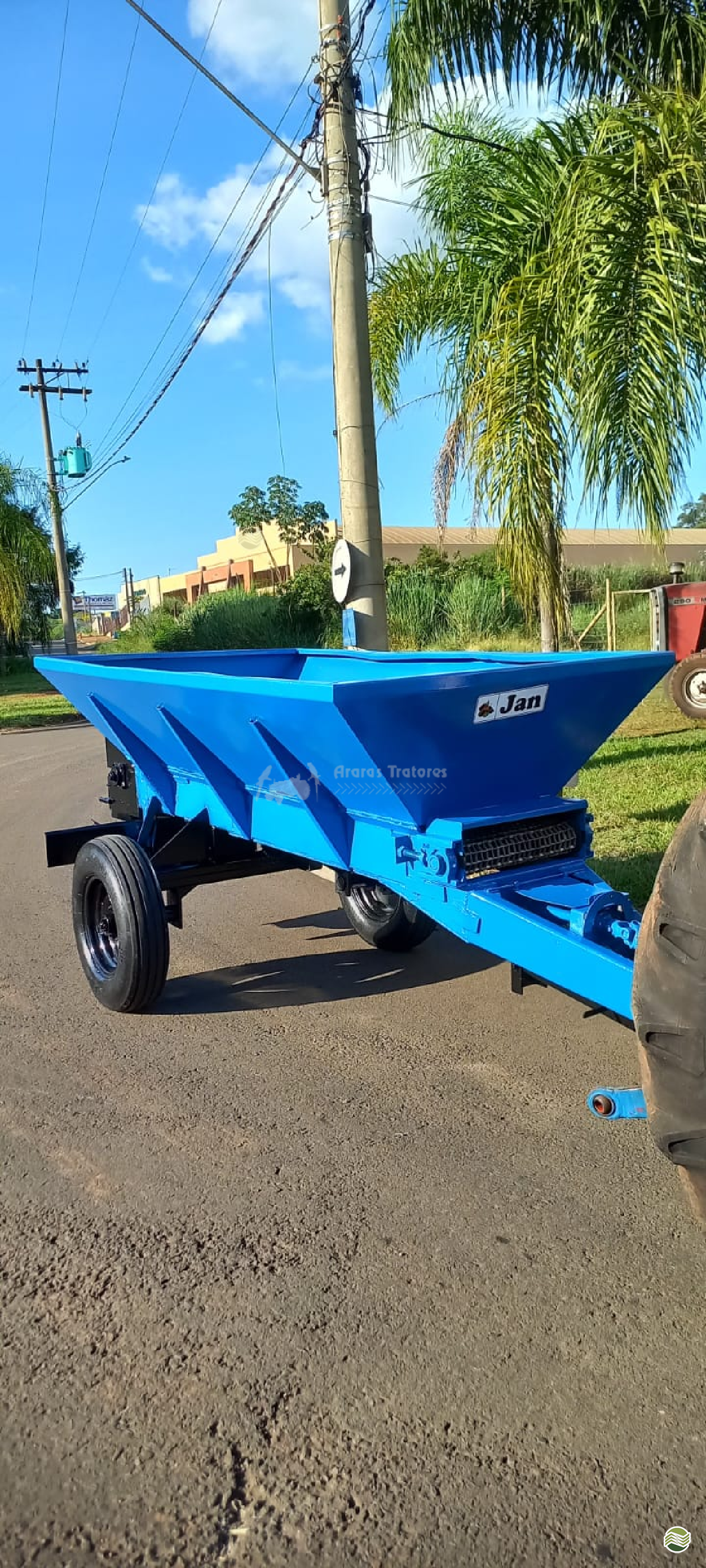 IMPLEMENTOS AGRICOLAS DISTRIBUIDOR CALCÁRIO 2500 Kg Araras Tratores ARARAS SÃO PAULO SP